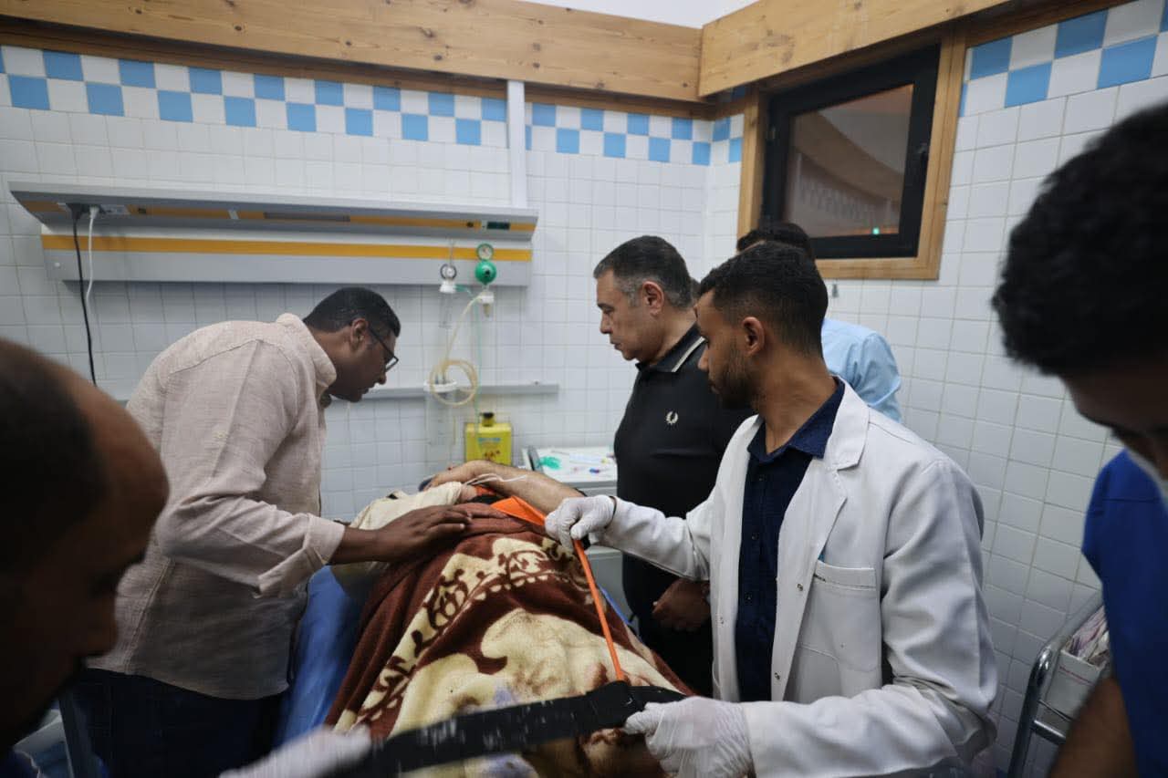 المحافظ فى المستشفى المحافظ فى المستشفى