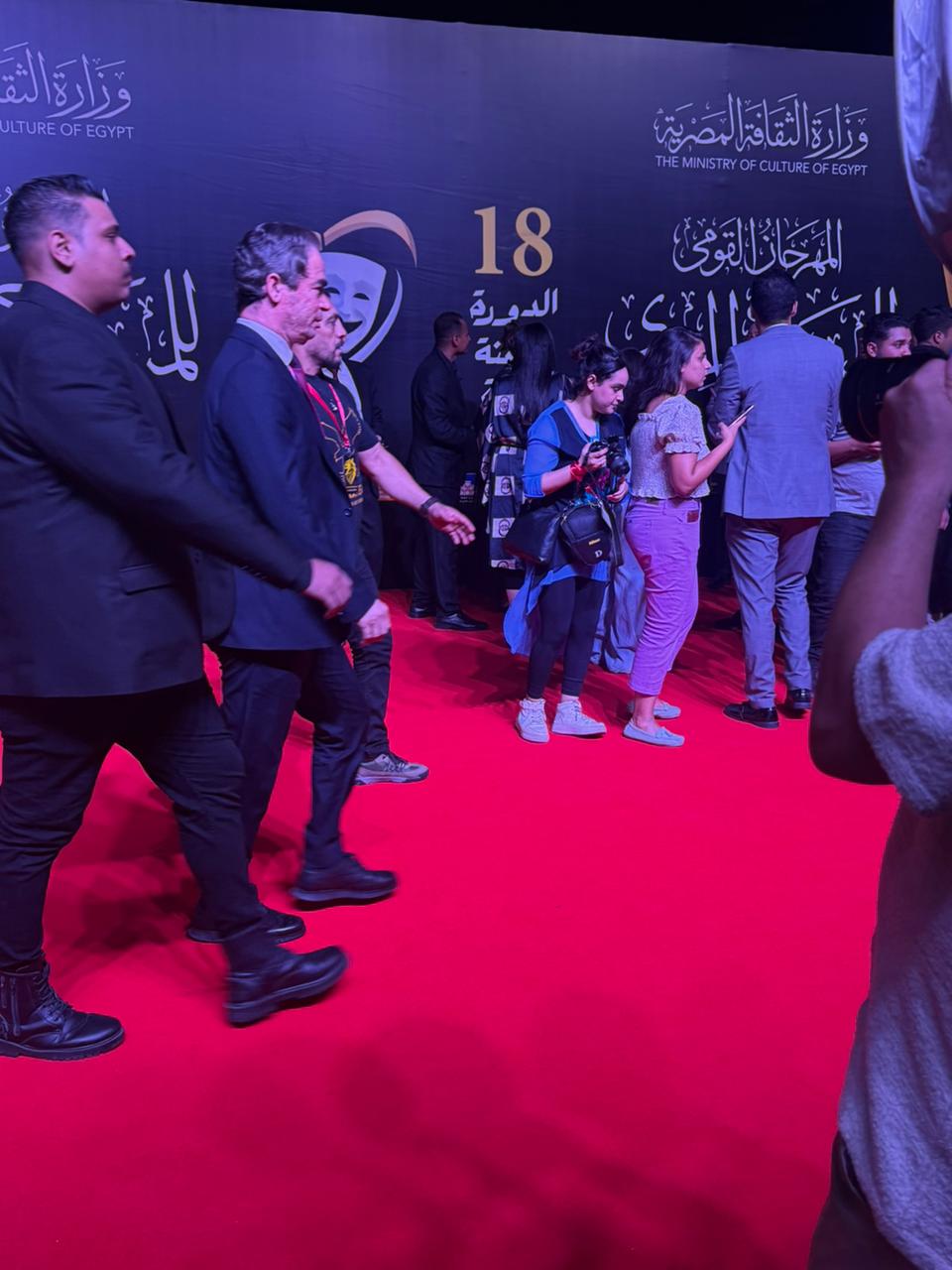 وزير الثقافة وأحمد المسلماني وأنوشكا وميمي جمال على السجادة الحمراء للمهرجان القومي للمسرح (1)