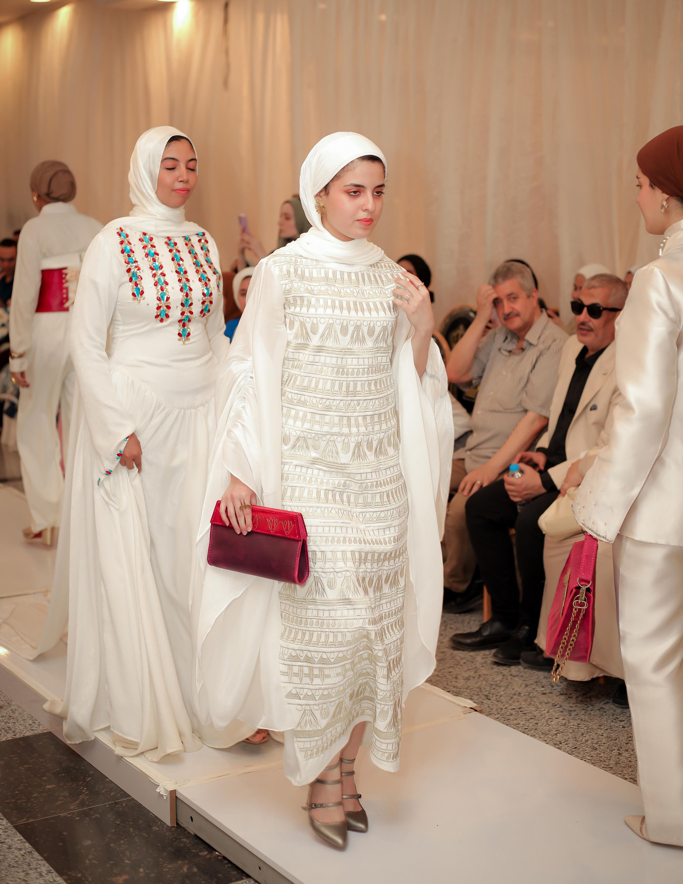 المشار كين بالعرض