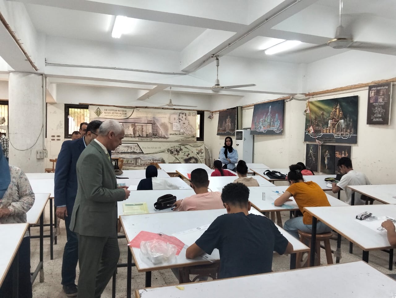 جولة نائب رئيس جامعة أسيوط على الكليات (2)