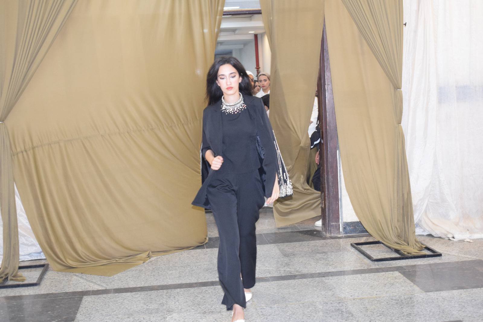 الملابس العصرية_2