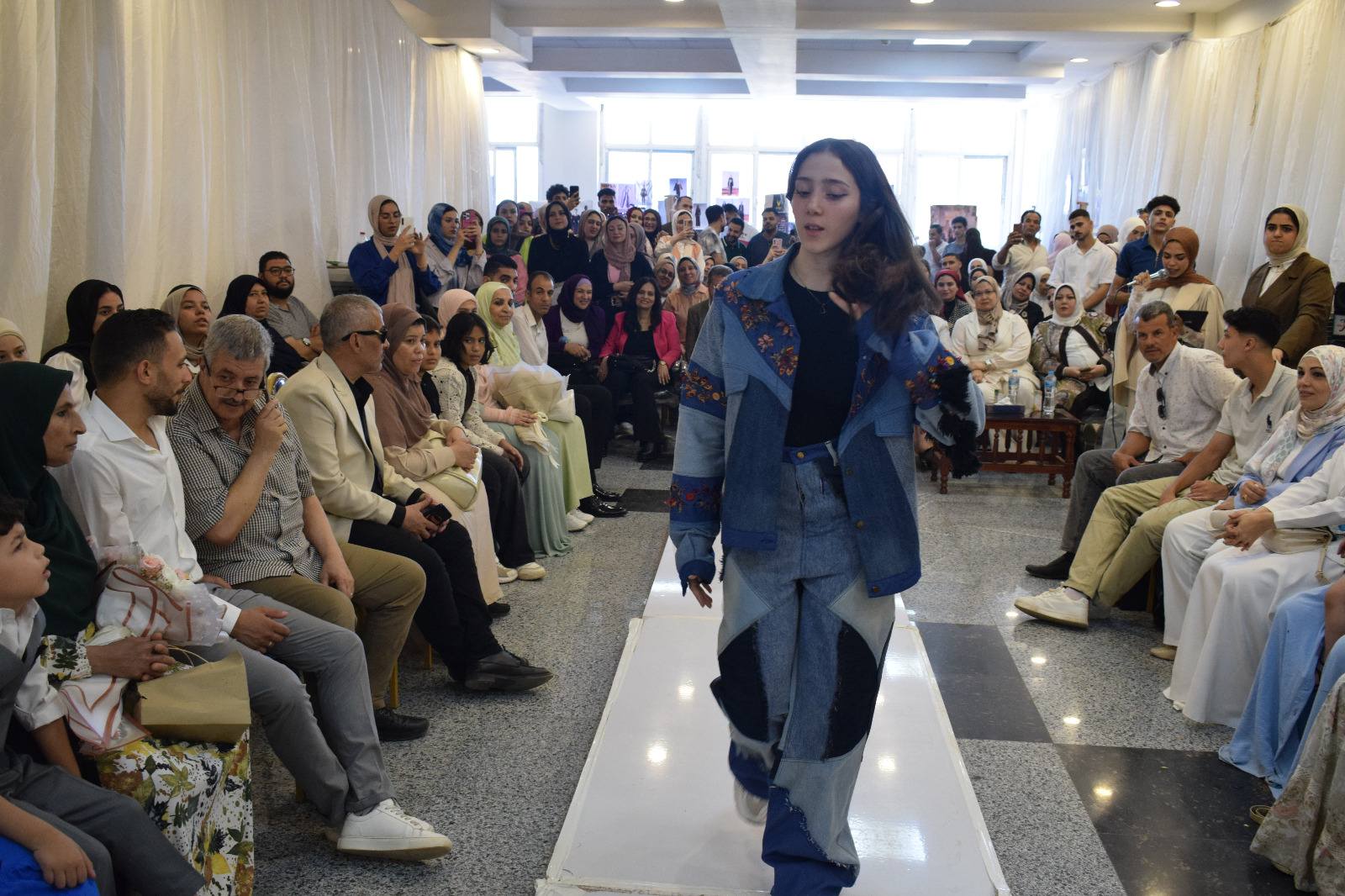 خلال العرض بالكلية