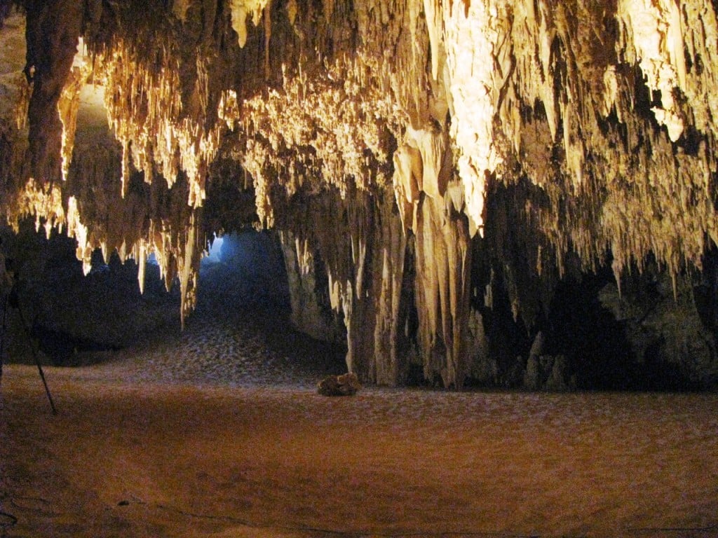 كهف الجارة اعجوبة جيولوجية نادرة