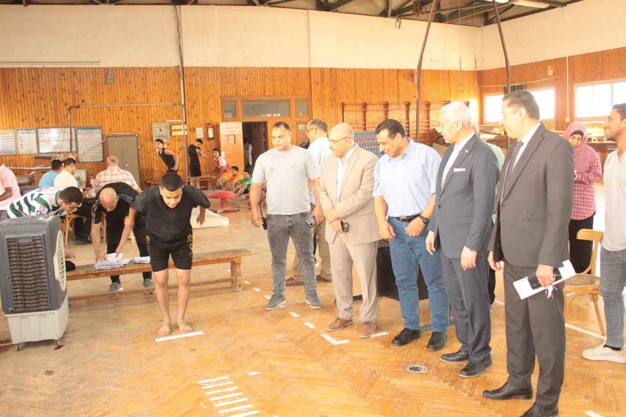 جولة نائب رئيس جامعة أسيوط على الكليات (3)