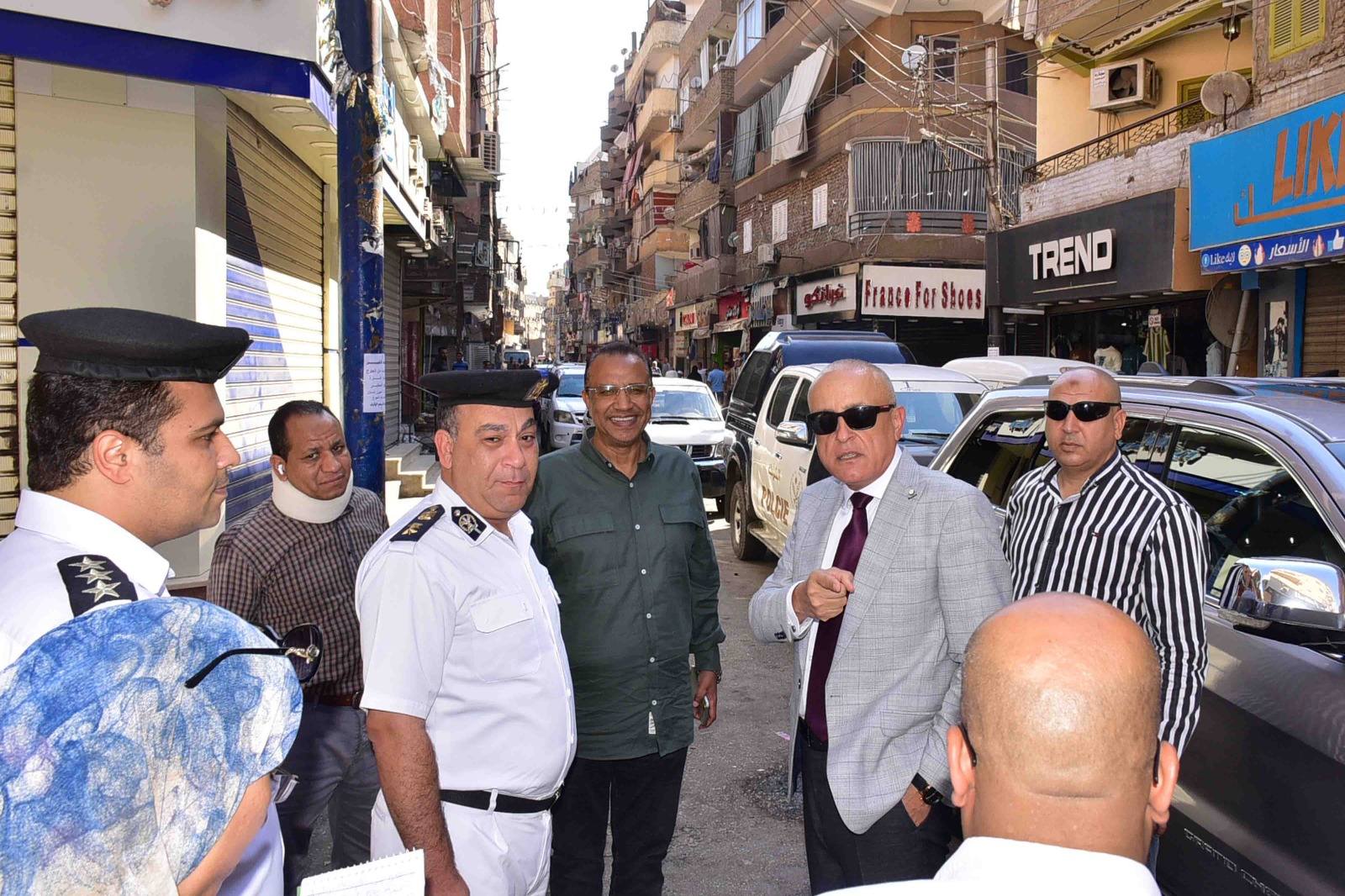 محافظ الأقصر يقود جولة صباحية لمتابعة النظافة والتجميل