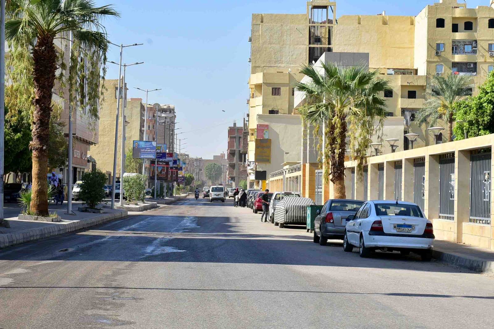 متابعة النظافة والتجميل بعدد من شوارع مدينة الأقصر