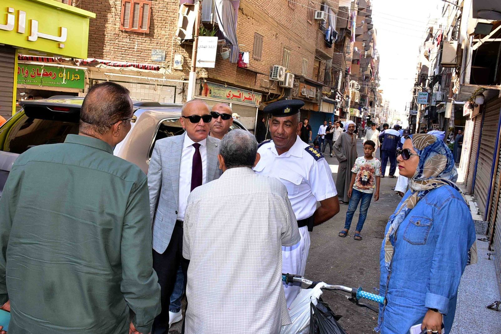 جولة صباحية لمتابعة النظافة والتجميل بعدد من شوارع المدينة