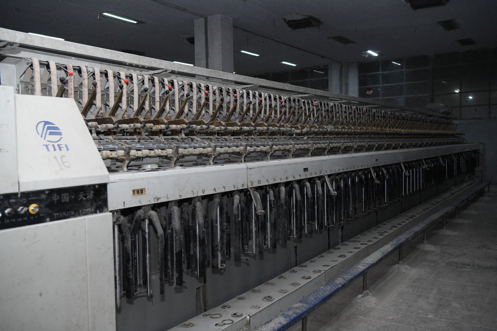 ماكينات المصنع 