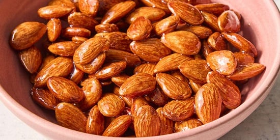 اللوز المحلى