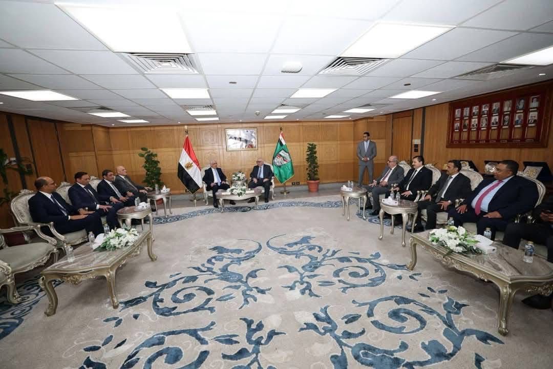 الوفد من الجانبين