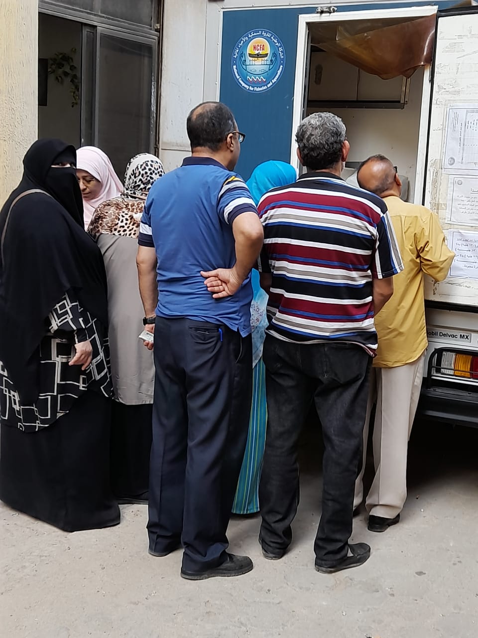 سيارات محملة بمنتجات الهيئة