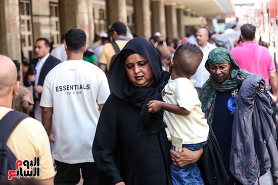 توافد السودانيين على محطة مصر توافد السودانيين على محطة مصر