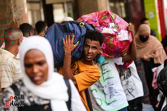 بدء توافد السودانيين على محطة مصر بدء توافد السودانيين على محطة مصر