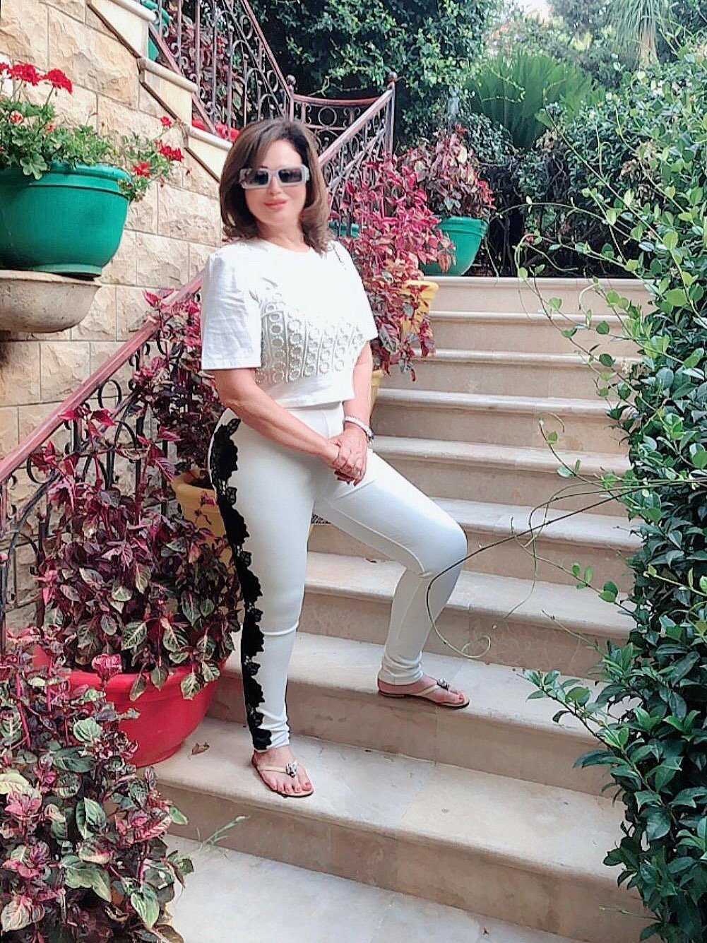 الهام شاهين باطلالة لافته الهام شاهين باطلالة لافته