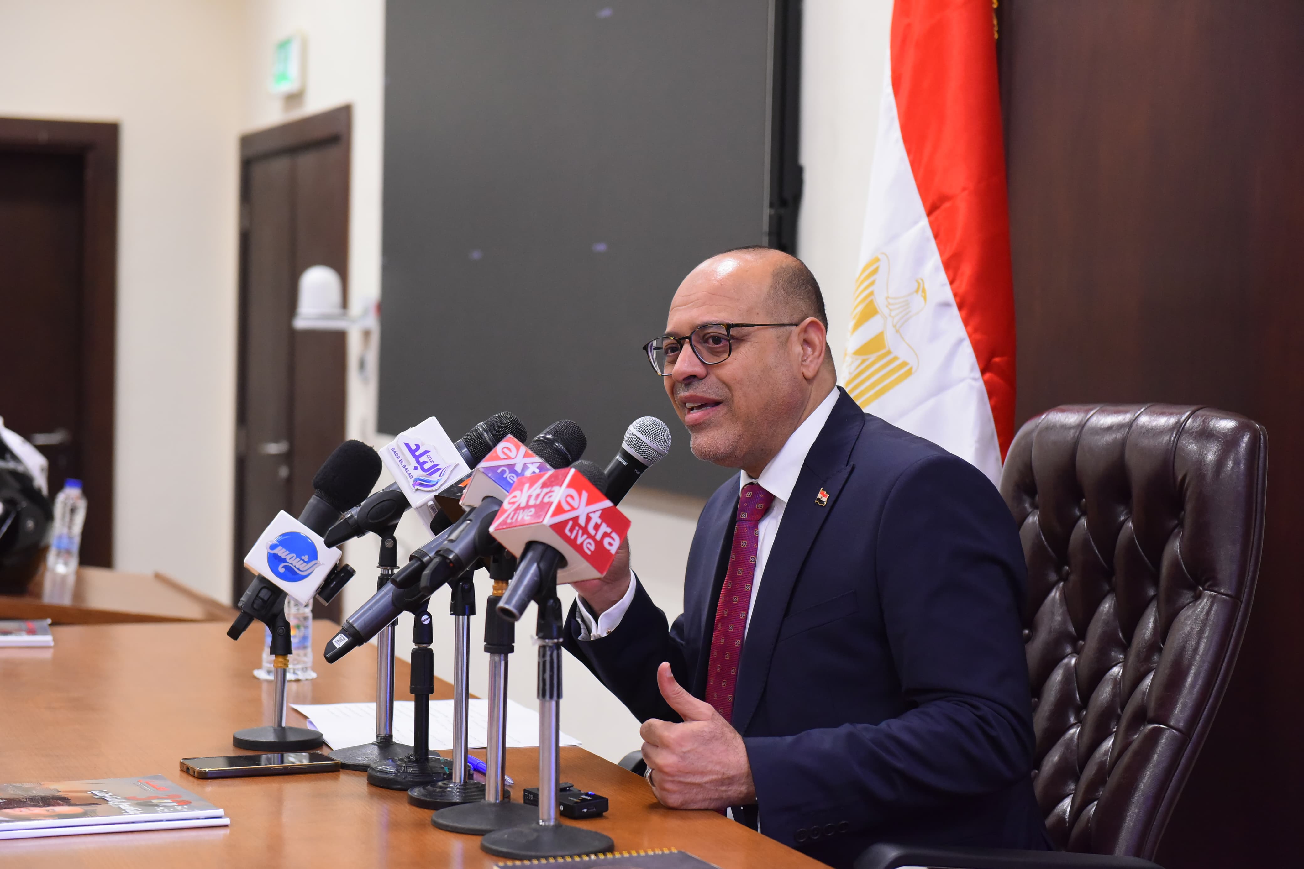 وزير العمل محمد جبران وزير العمل محمد جبران