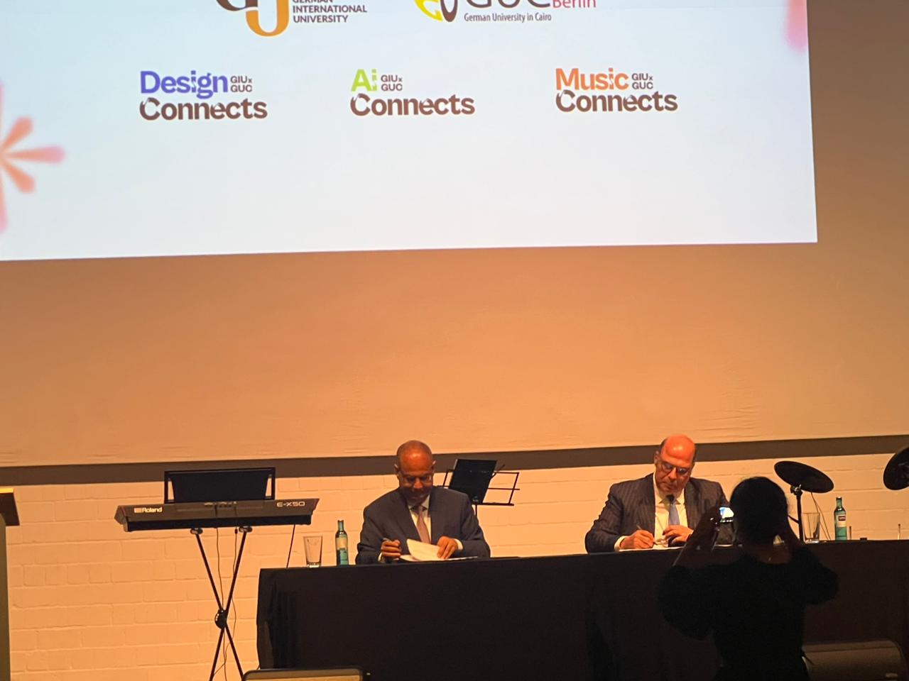 الدكتور أشرف منصور، المؤسس الأول  للجامعة (1)