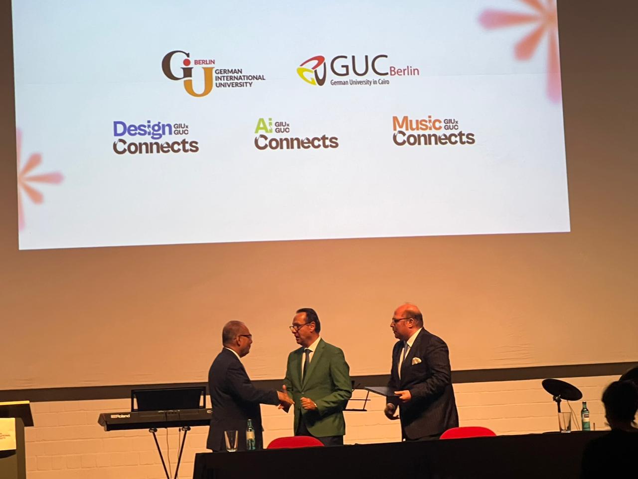 الدكتور أشرف منصور، المؤسس الأول  للجامعة (3)