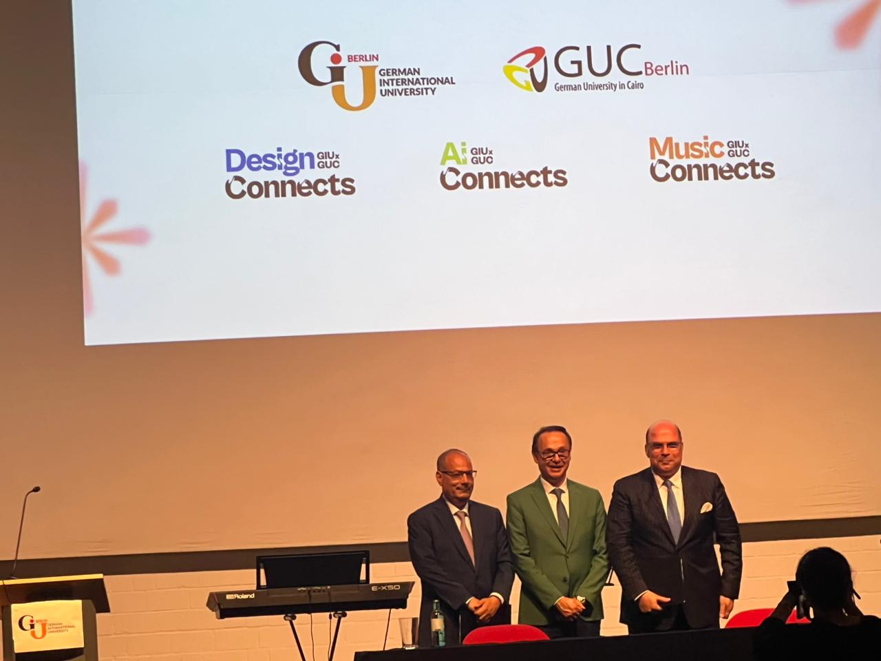 الدكتور أشرف منصور، المؤسس الأول  للجامعة (2)