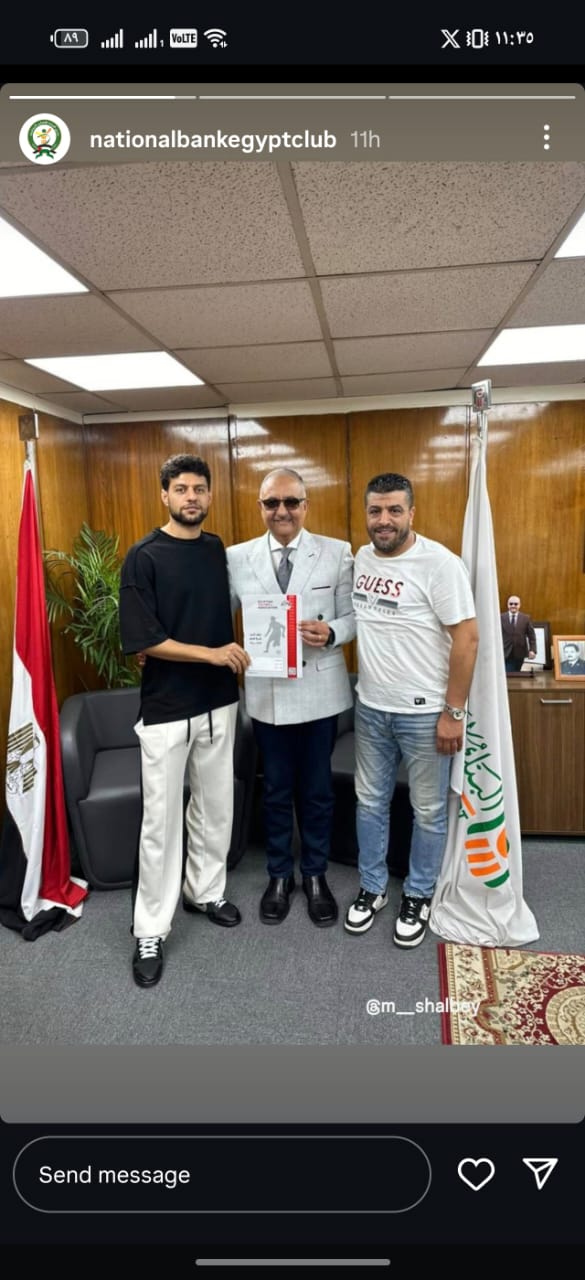 مصطفى شلبي ووكيل اعماله واشرف نصار رئيس نادي البنك الاهلي مصطفى شلبي ووكيل اعماله واشرف نصار رئيس نادي البنك الاهلي