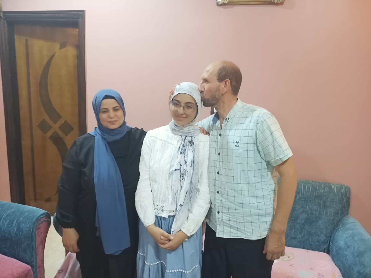 فرحة عارمة داخل منزل مريم إبراهيم الثانية جمهوريا علمى علوم بالمنوفية (9)