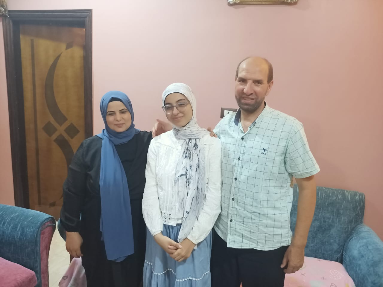 فرحة عارمة داخل منزل مريم إبراهيم الثانية جمهوريا علمى علوم بالمنوفية (10)