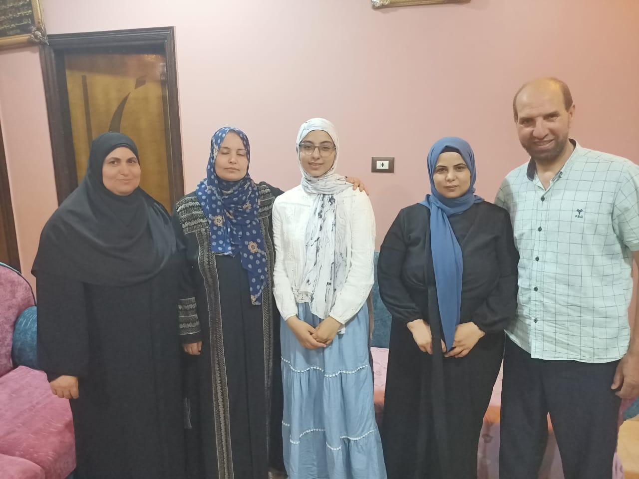 فرحة عارمة داخل منزل مريم إبراهيم الثانية جمهوريا علمى علوم بالمنوفية (3)