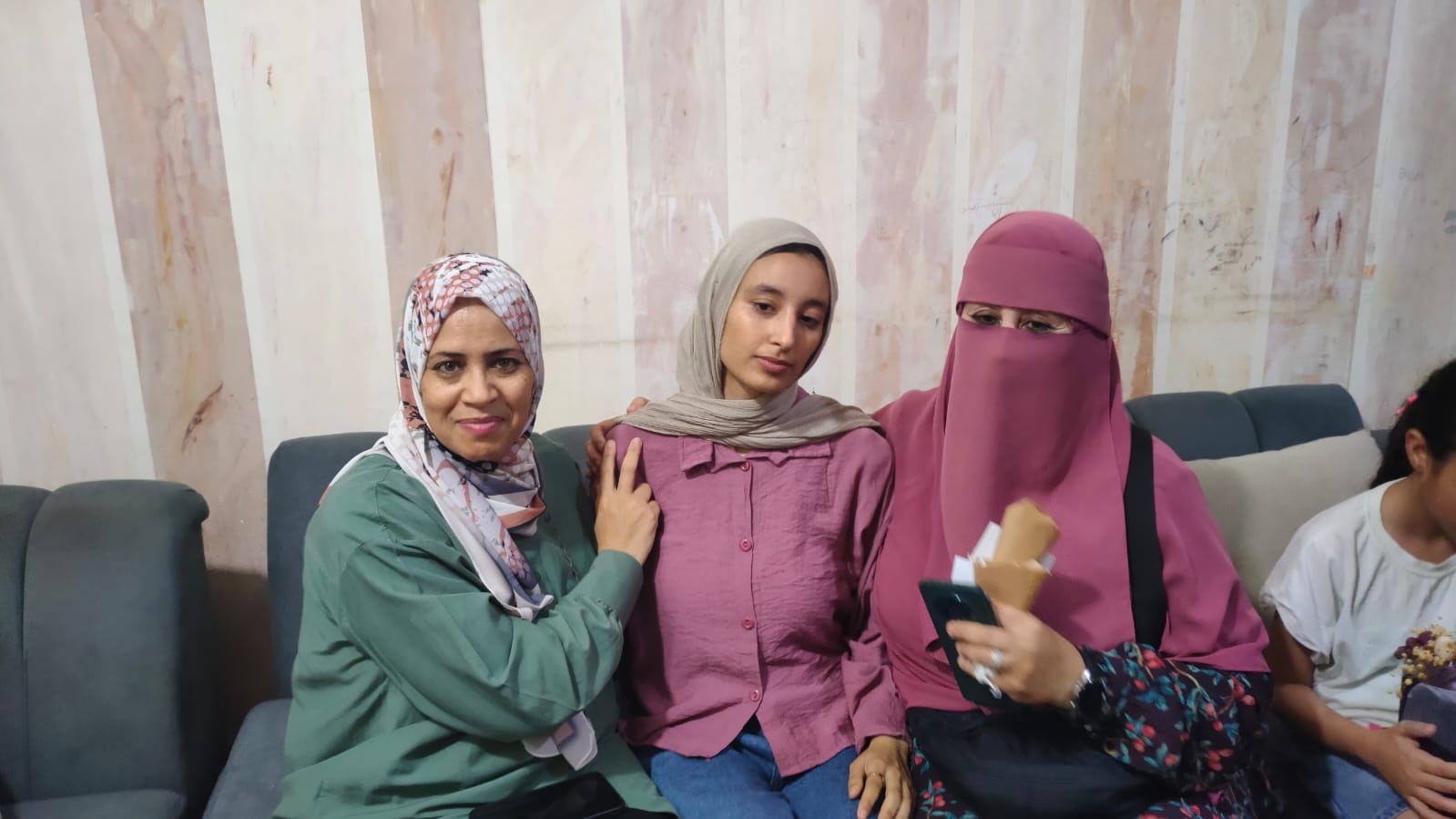 ياسمين حسام التاسعة بالثانوية العامة أدبى الاجتهاد سر التفوق ياسمين حسام التاسعة بالثانوية العامة أدبى الاجتهاد سر التفوق