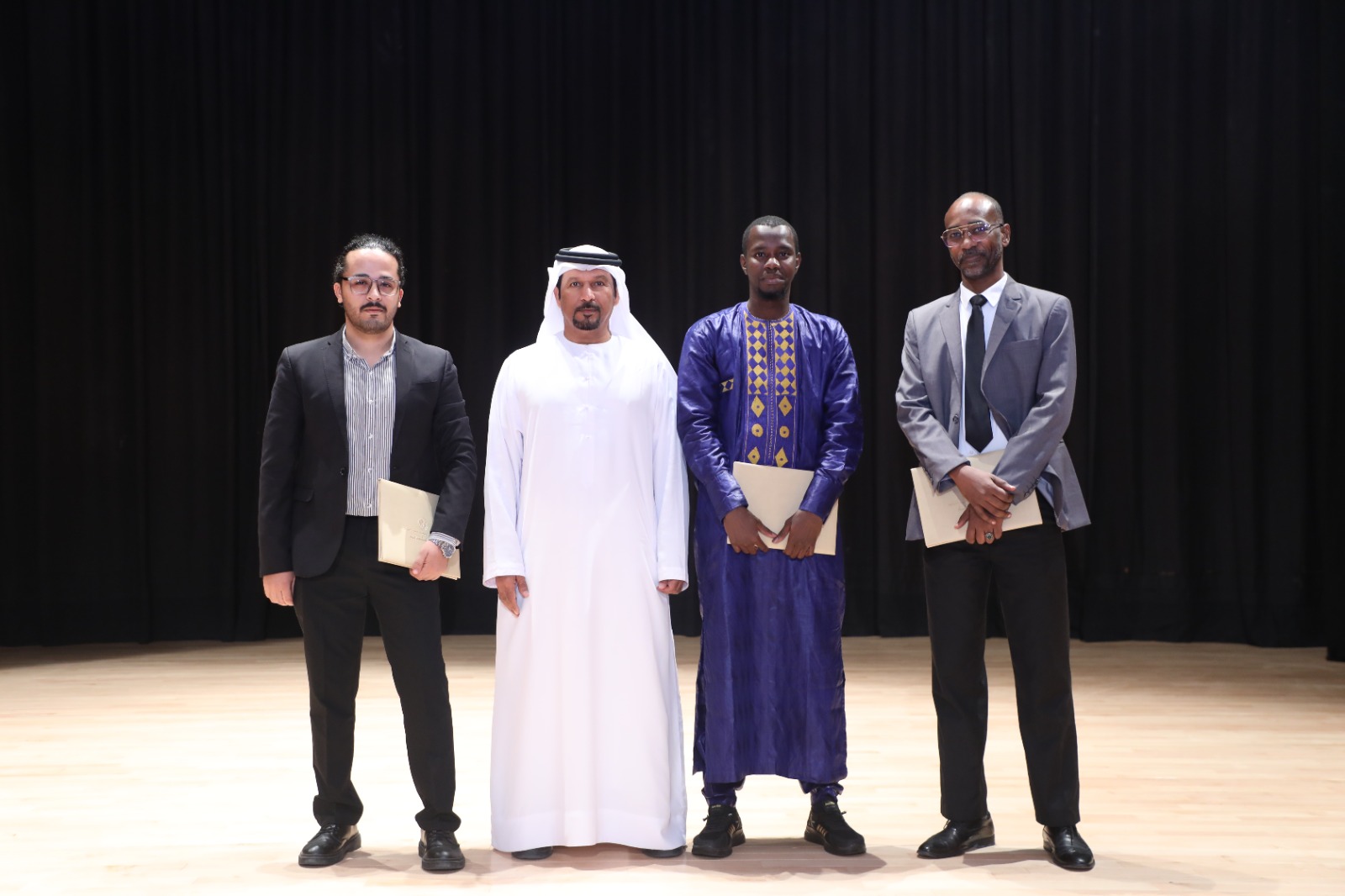 الشاعر محمد البريكى يكرم الشعراء