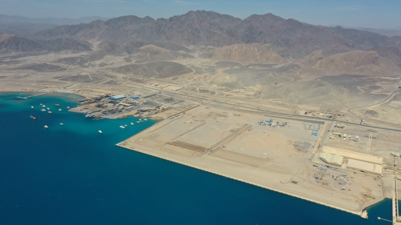 تنفيذ محطة متعددة الاغراض بميناء سفاجا البحري (1)