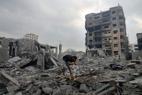الغارات الإسرائيلية على غزة تقتل 21 شخصا على الأقل، بحسب السلطات الصحية (3)