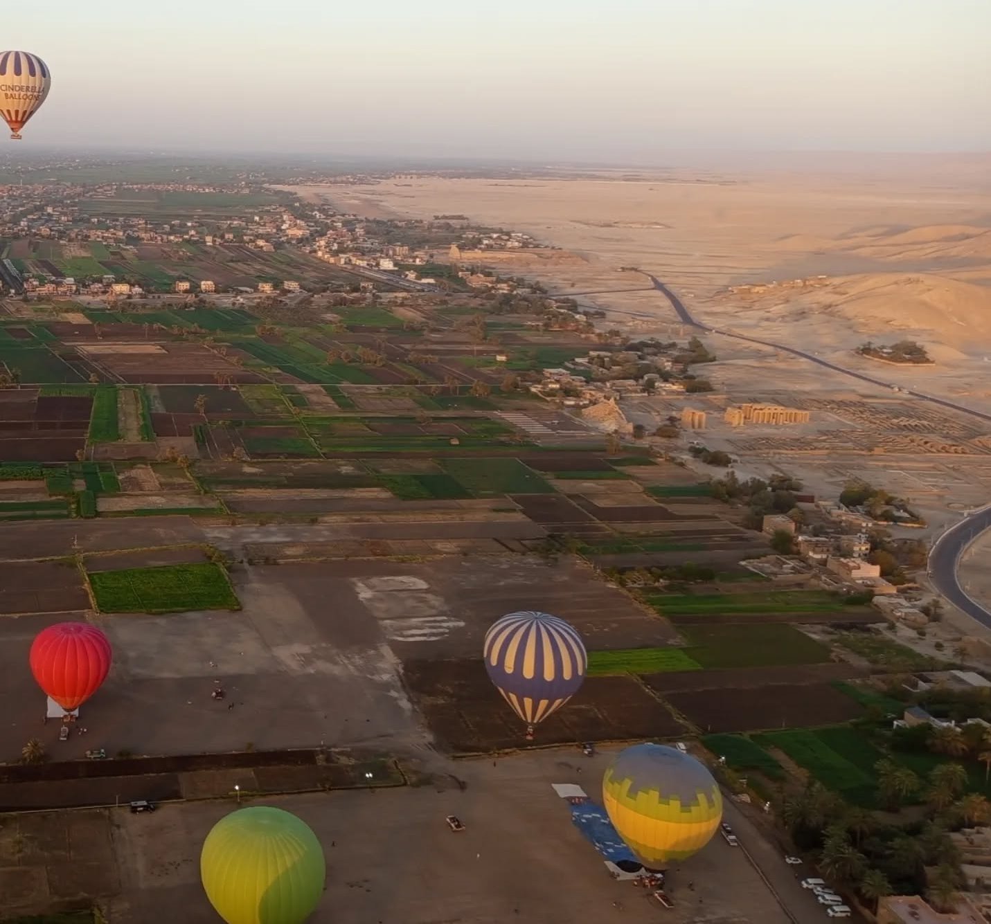 سماء الأقصر تشهد تحليق 44 رحلة بالون طائر