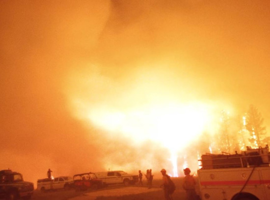 رجال الإطفاء يكافحون حرائق الغابات في جراند كانيون (6)