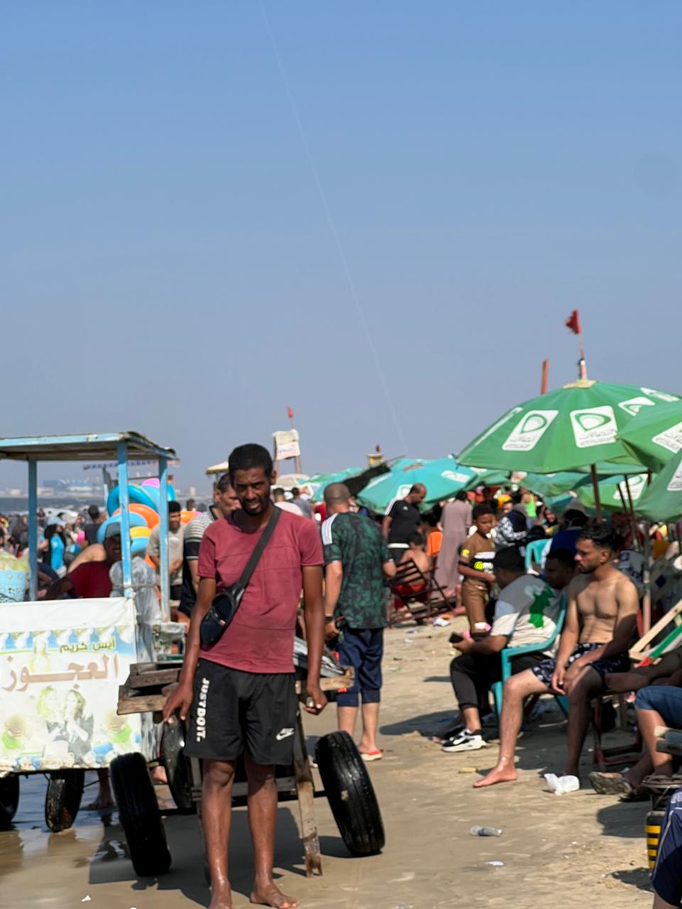 زحام علي شواطئ جمصة زحام علي شواطئ جمصة