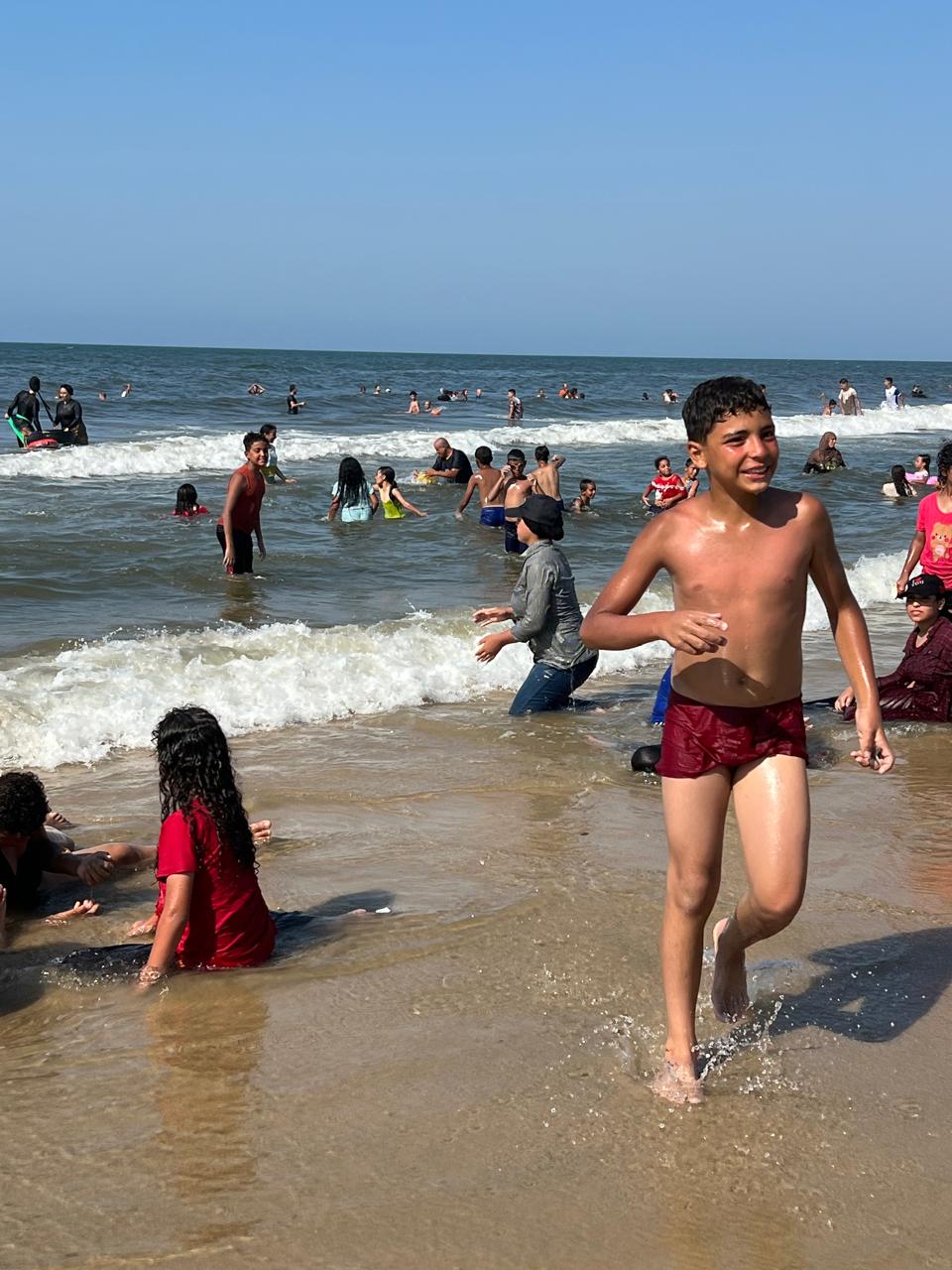 استمتاع المواطنين بشواطئ جمصة استمتاع المواطنين بشواطئ جمصة