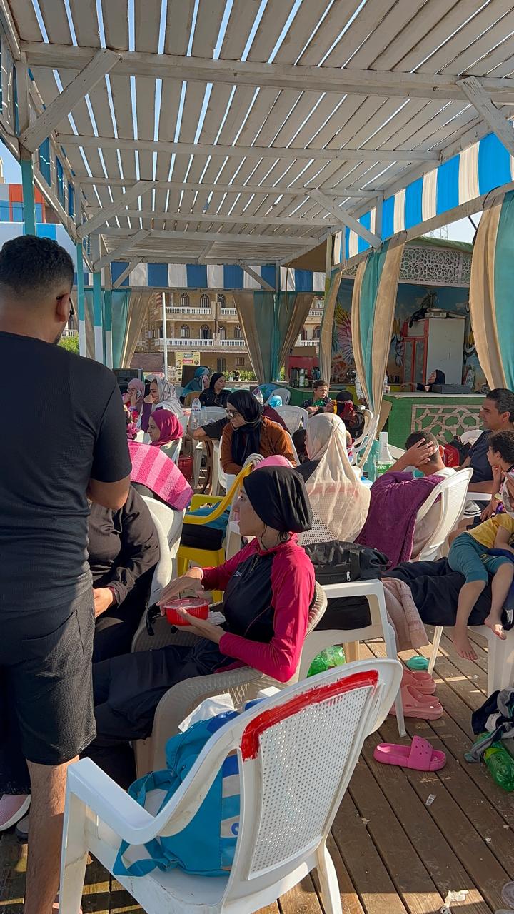 المصطافين داخل المنتجعات المصطافين داخل المنتجعات