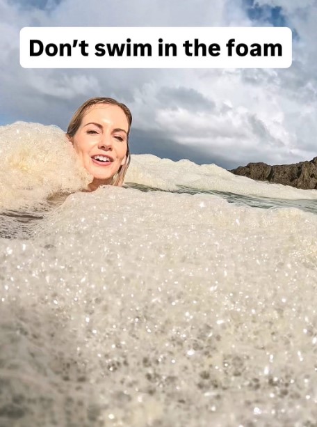 صورة أخرى أثناء السباحة صورة أخرى أثناء السباحة