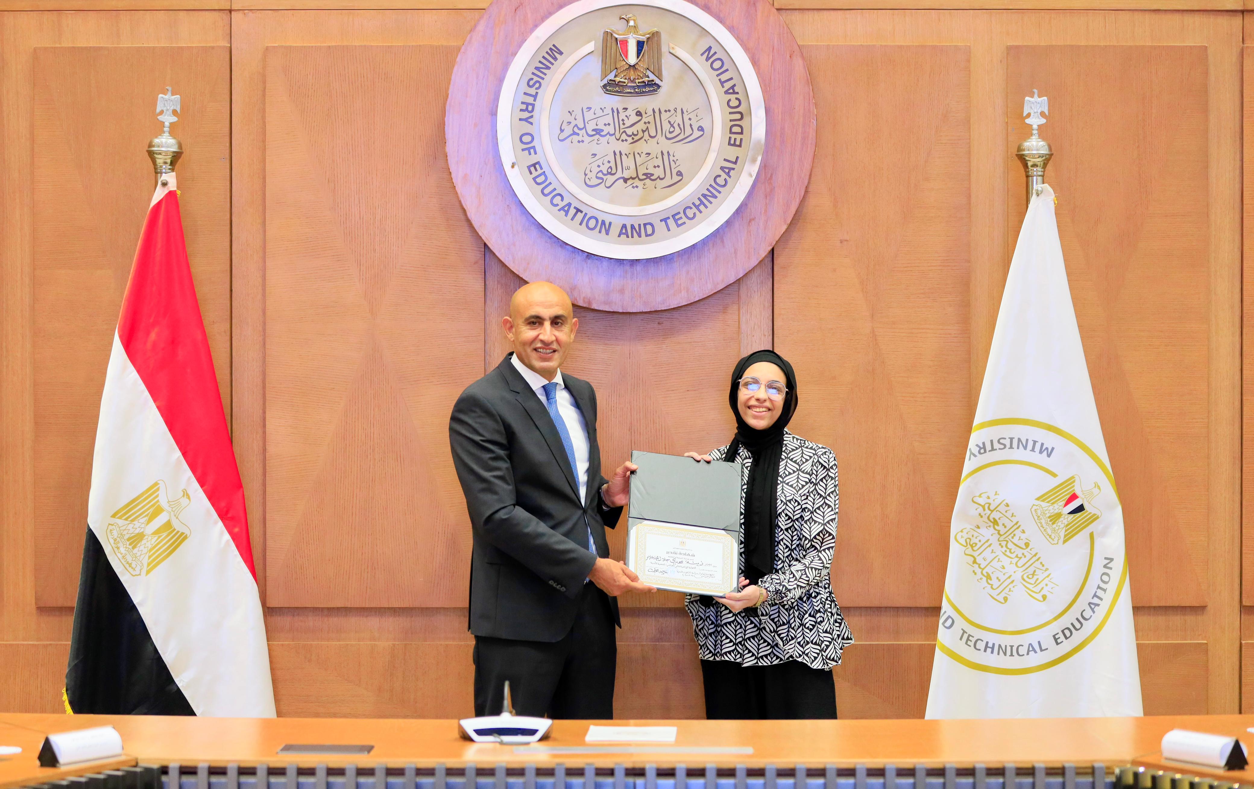 وزير التعليم يكرم اوائل الثانوية العامة 2025 (31)