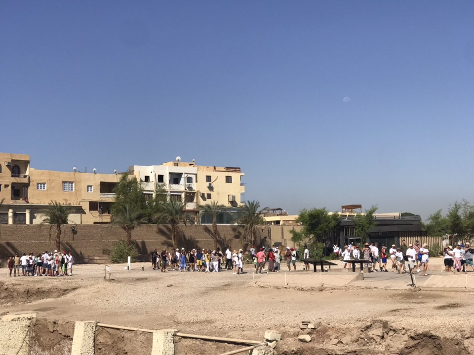 توافد كبير من سياح العالم لزيارة معابد الكرنك