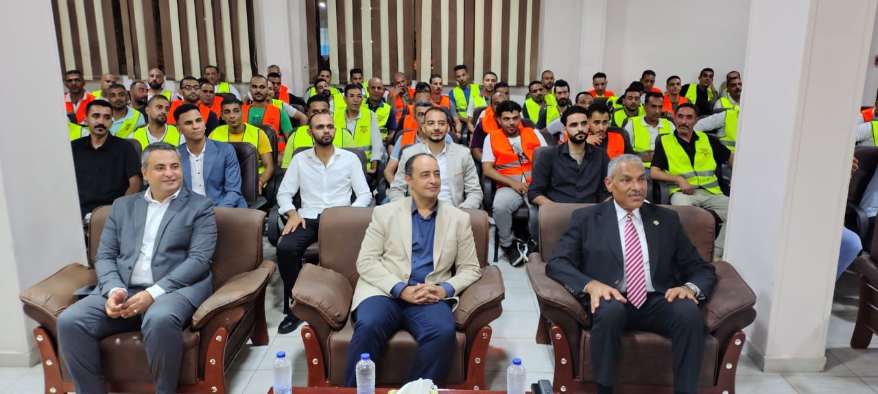 الدكتور عمرو عثمان مدير صندوق مكافحة الإدمان واللواء مجدى الوصيف سكرتير عام محافظة مطروح خلال الفعاليات
