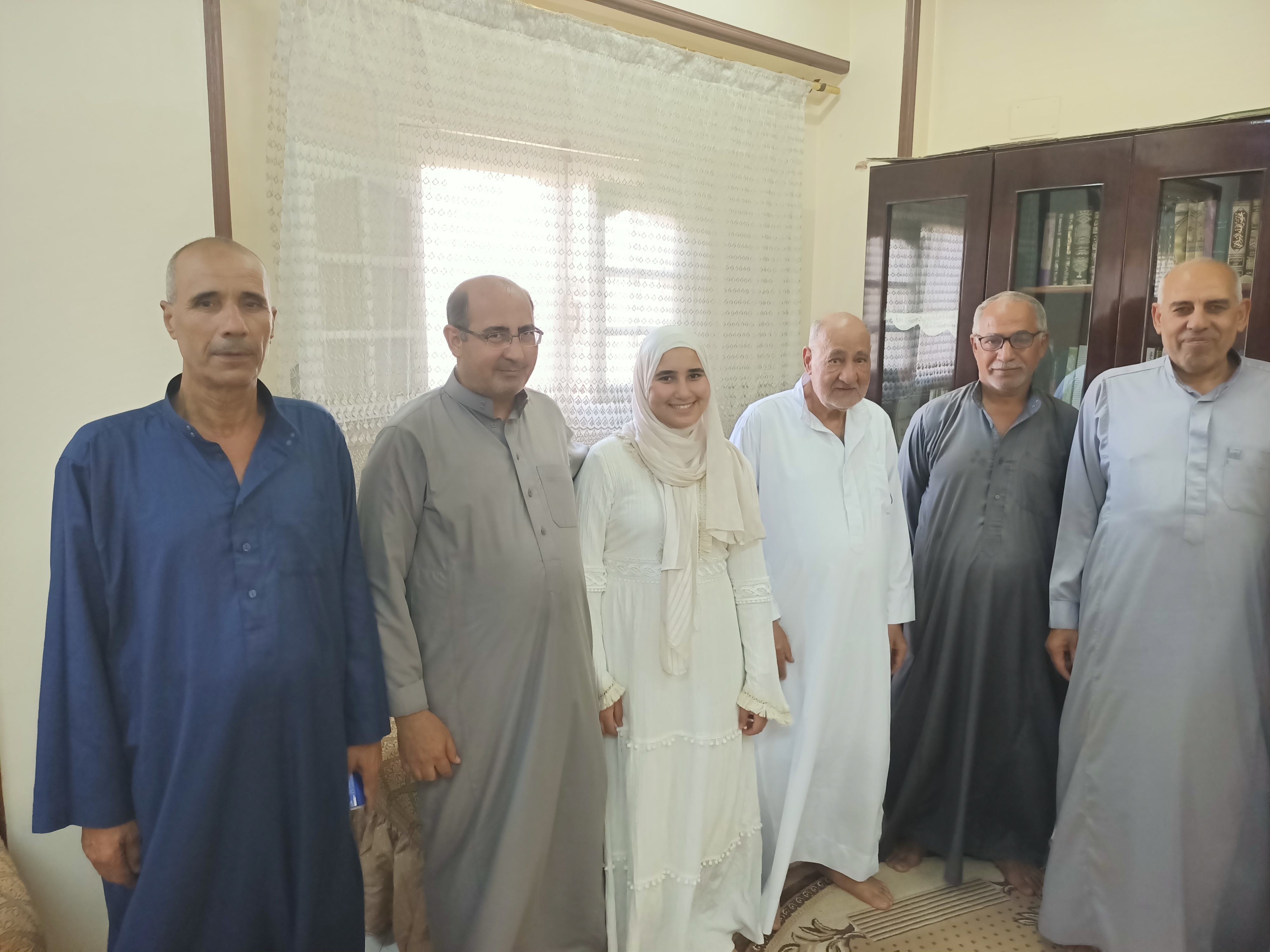 فرحة بمنزل السادس مكرر علمى فى الثانوية الأزهرية (8)