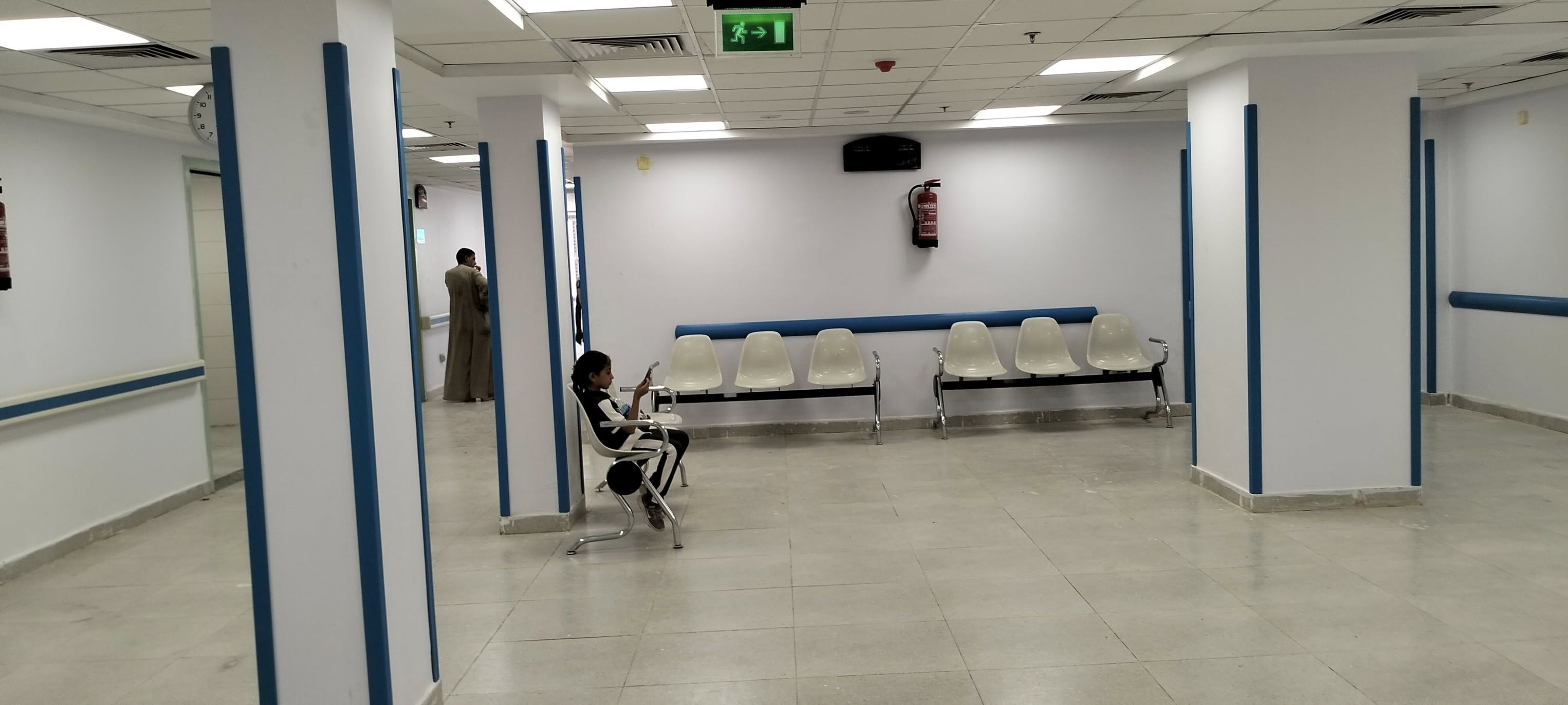 صالة إنتظار المستشفى صالة الانتظار بمستشفى دار السلام