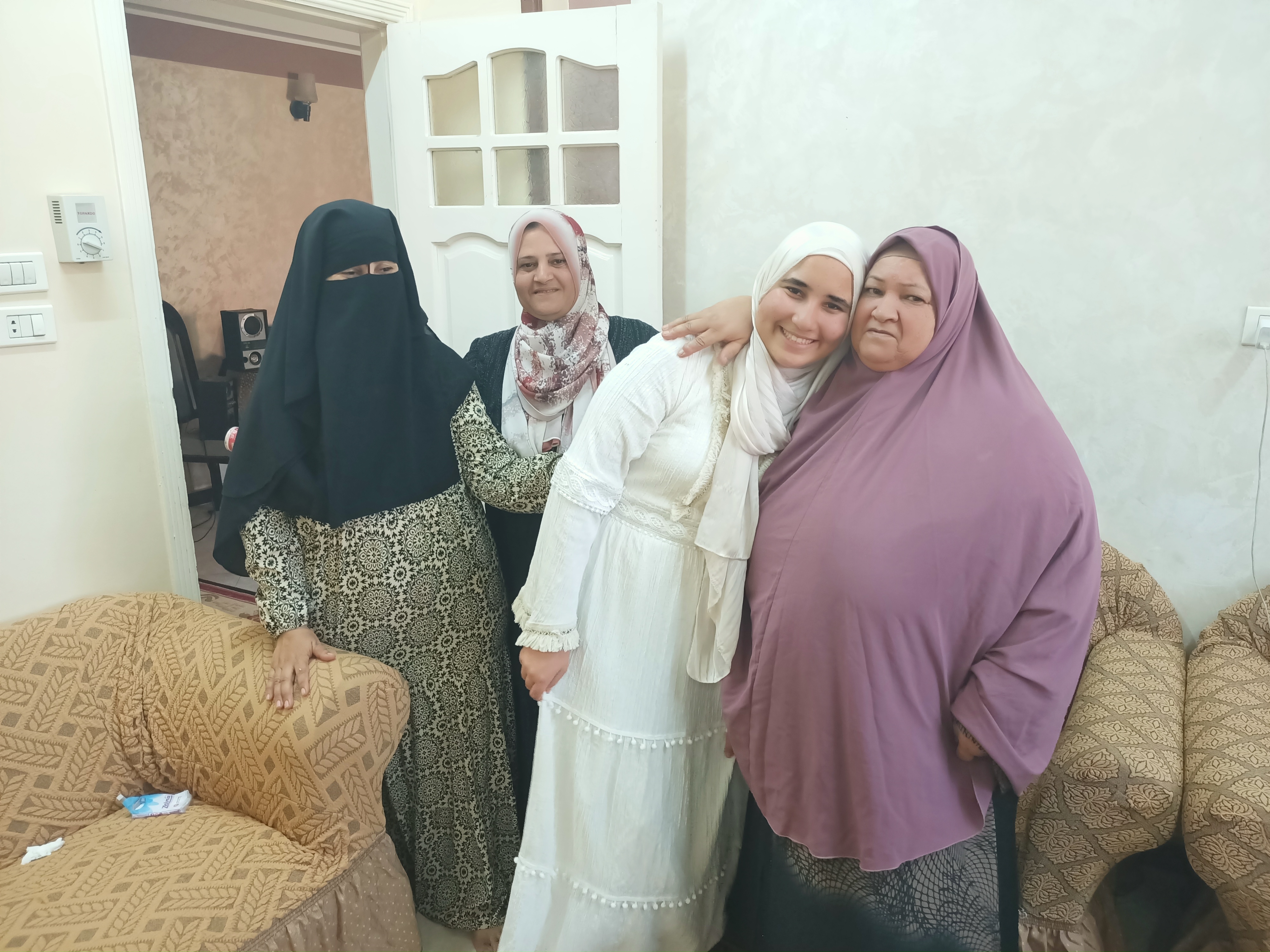 فرحة بمنزل السادس مكرر علمى فى الثانوية الأزهرية (2)