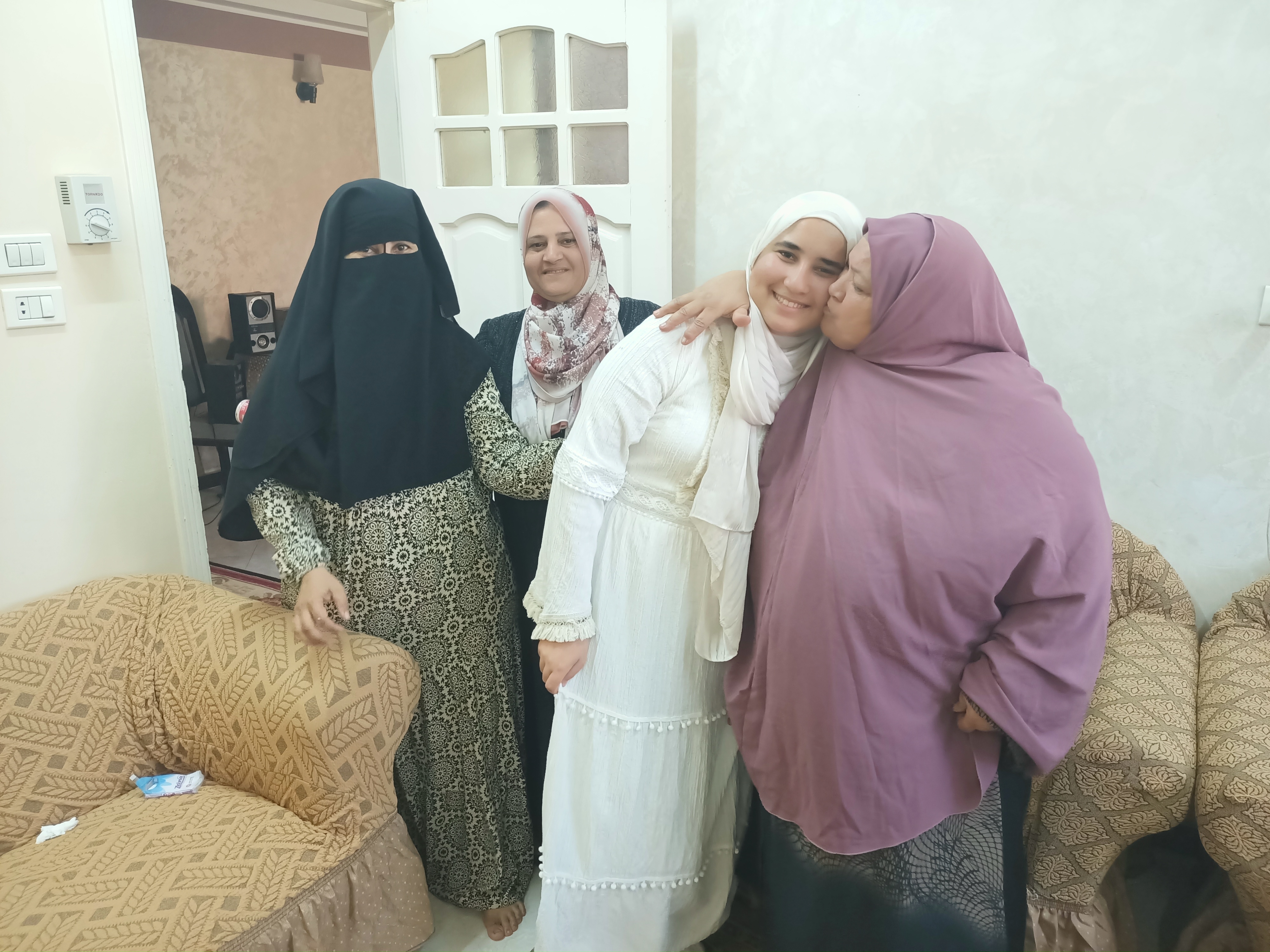 فرحة بمنزل السادس مكرر علمى فى الثانوية الأزهرية (9)