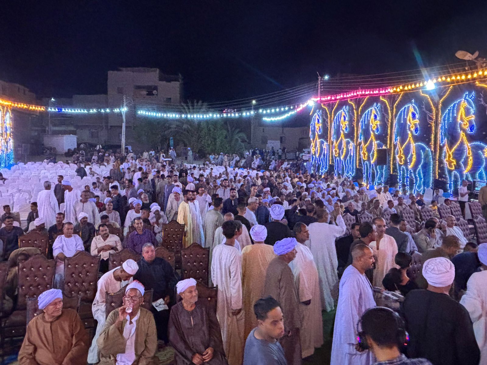 بحضور الآلاف.. أهالي كرم عمران بقنا ينظمون مؤتمرا حاشدا لدعم مرشحة الجبهة الوطنية وفاء رشاد في انتخابات مجلس الشيوخ (2)