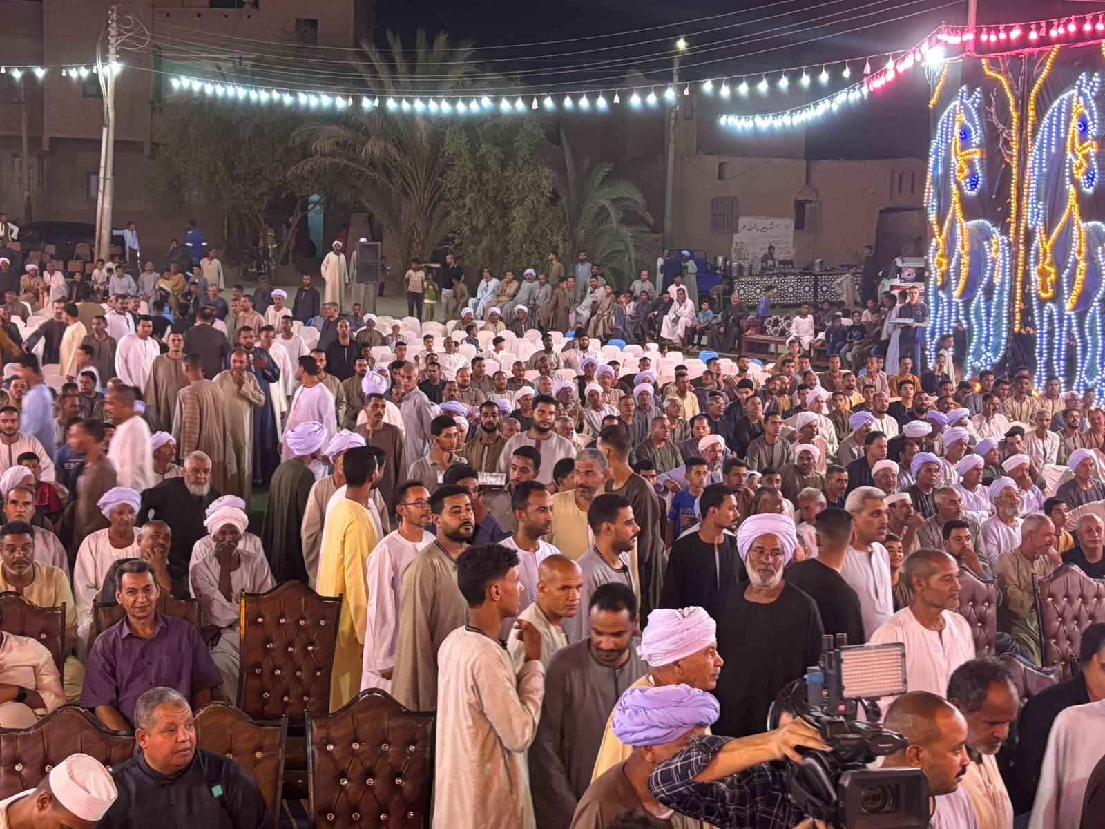 بحضور الآلاف.. أهالي كرم عمران بقنا ينظمون مؤتمرا حاشدا لدعم مرشحة الجبهة الوطنية وفاء رشاد في انتخابات مجلس الشيوخ (4)