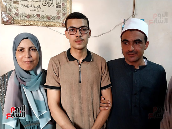 مع-والده-ووالدته- مع-والده-ووالدته-