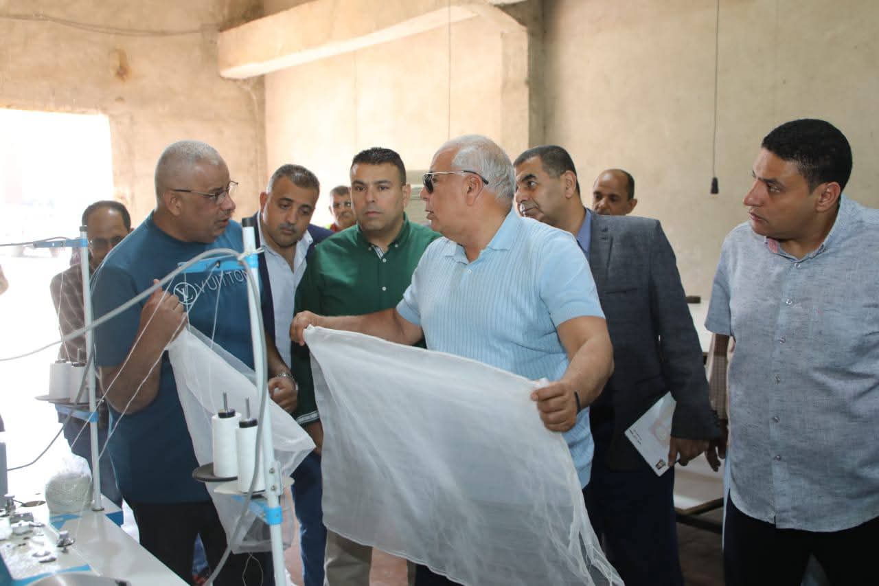 محافظ الوادى الجديد يوجه بتخفيض سعر الزماط محافظ الوادى الجديد يوجه بتخفيض سعر الزماط