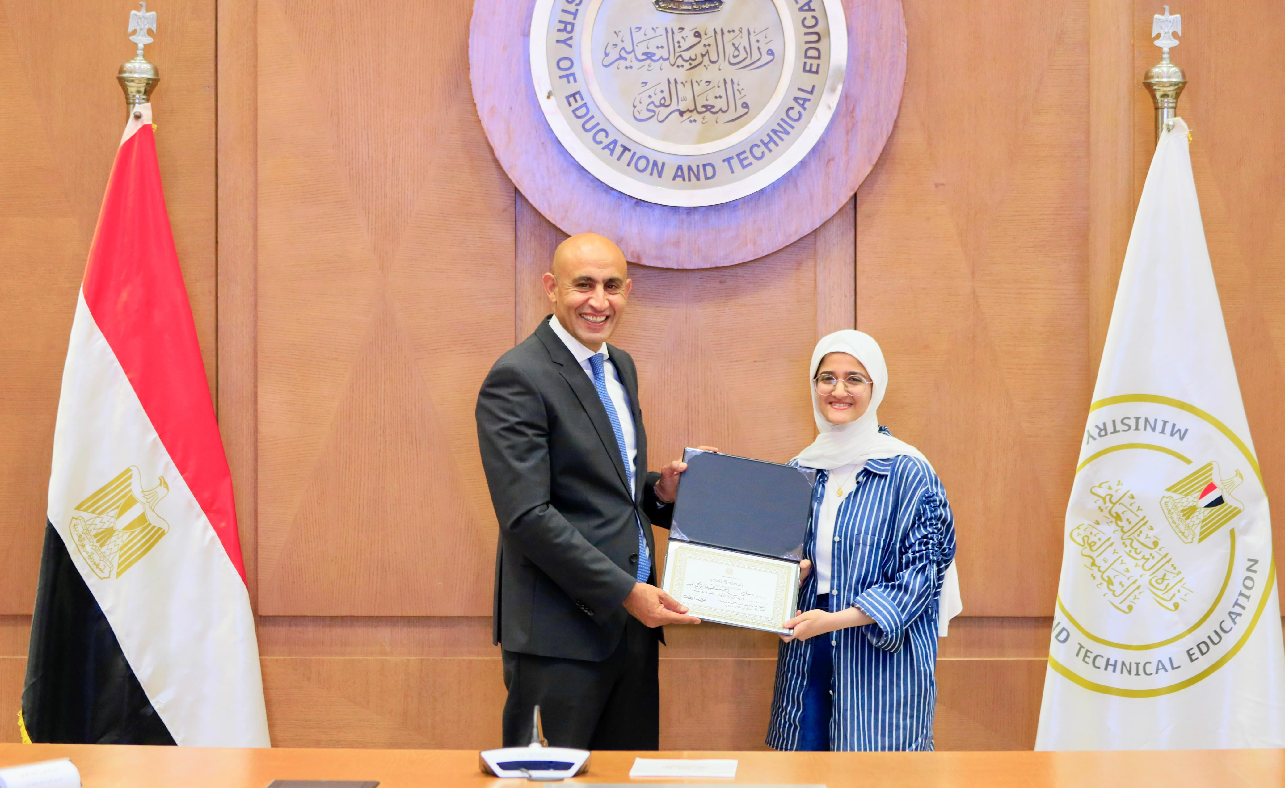 وزير التعليم يكرم اوائل الثانوية العامة 2025 (29)