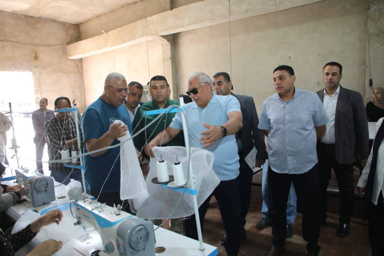 محافظ الوادي الجديد يتفقد وحدة تصنيع زماط البلح محافظ الوادي الجديد يتفقد وحدة تصنيع زماط البلح