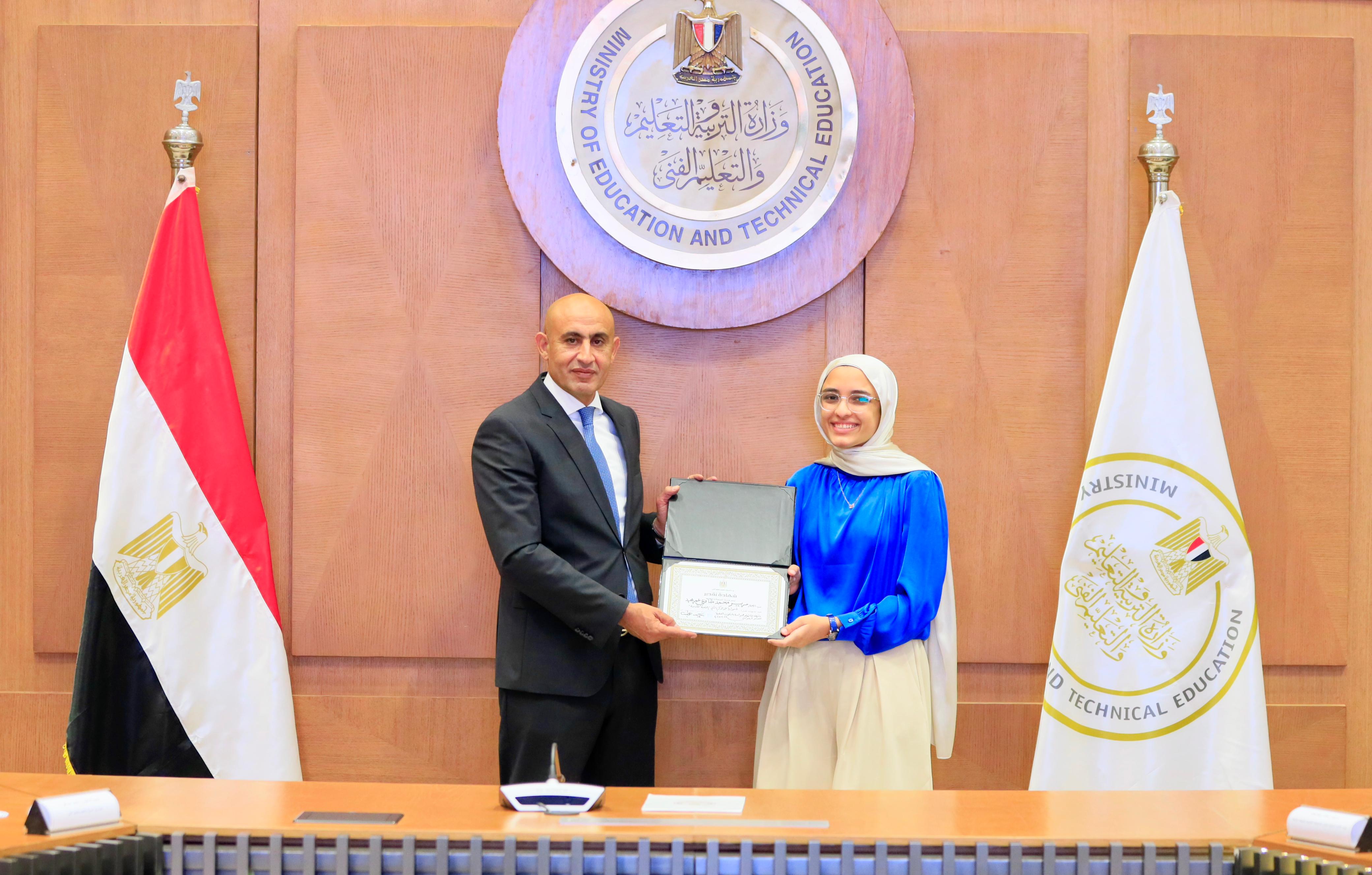 وزير التعليم يكرم اوائل الثانوية العامة 2025 (32)